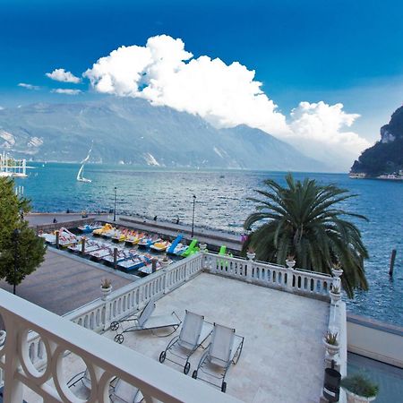 Bellavista Lakefront Hotel & Apartments Riva del Garda Bagian luar foto