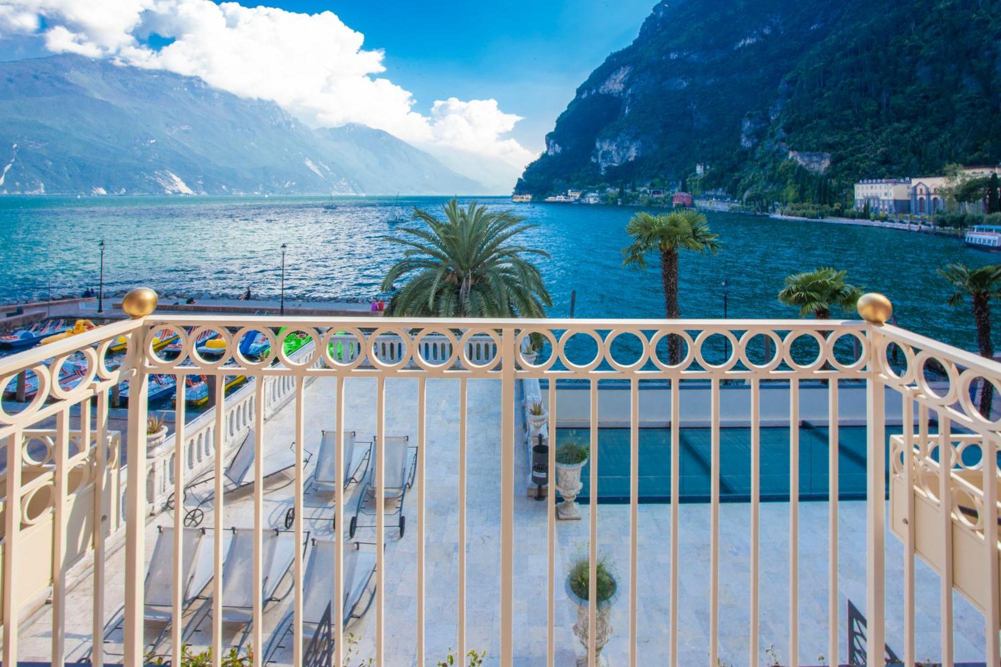 Bellavista Lakefront Hotel & Apartments Riva del Garda Bagian luar foto