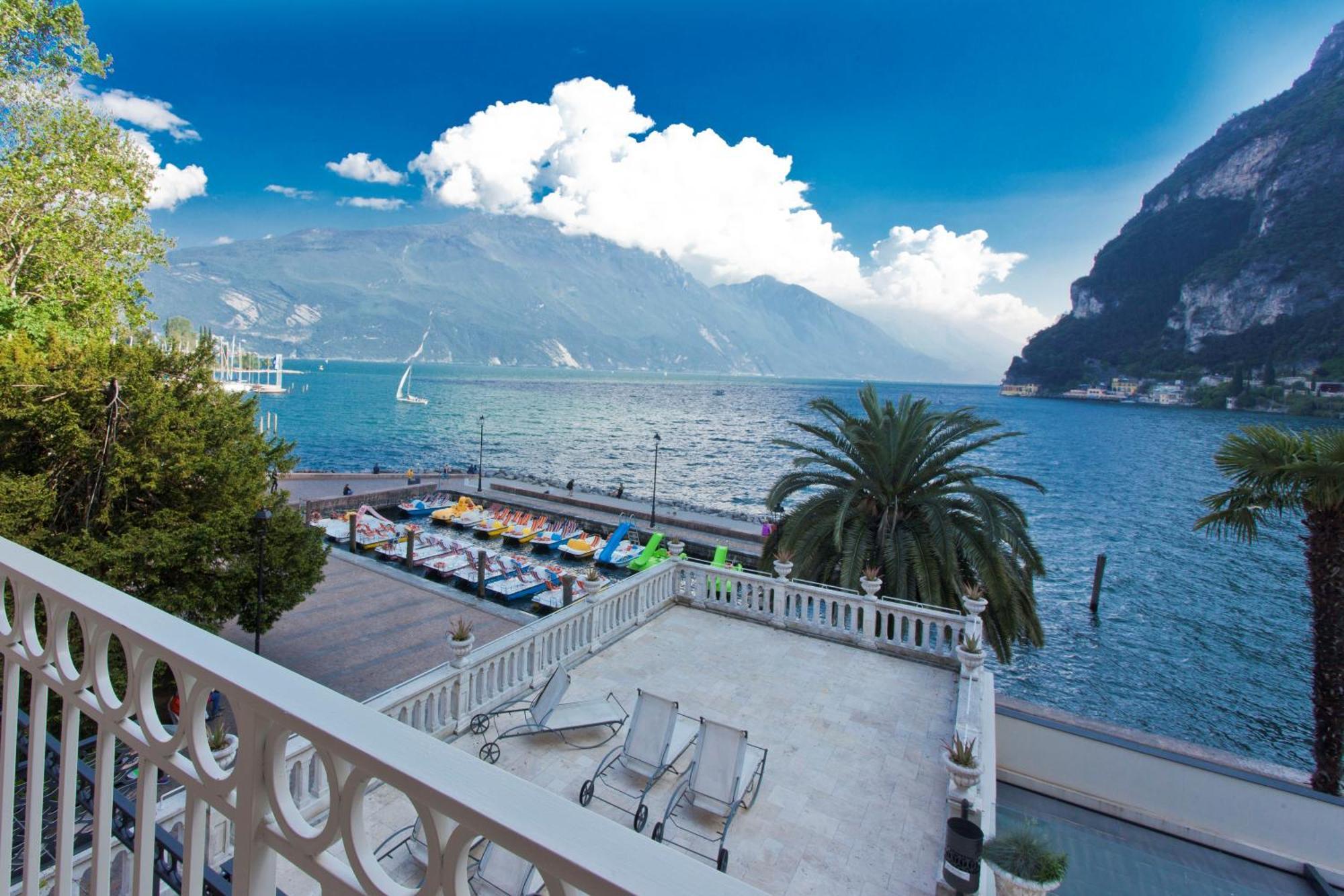 Bellavista Lakefront Hotel & Apartments Riva del Garda Bagian luar foto