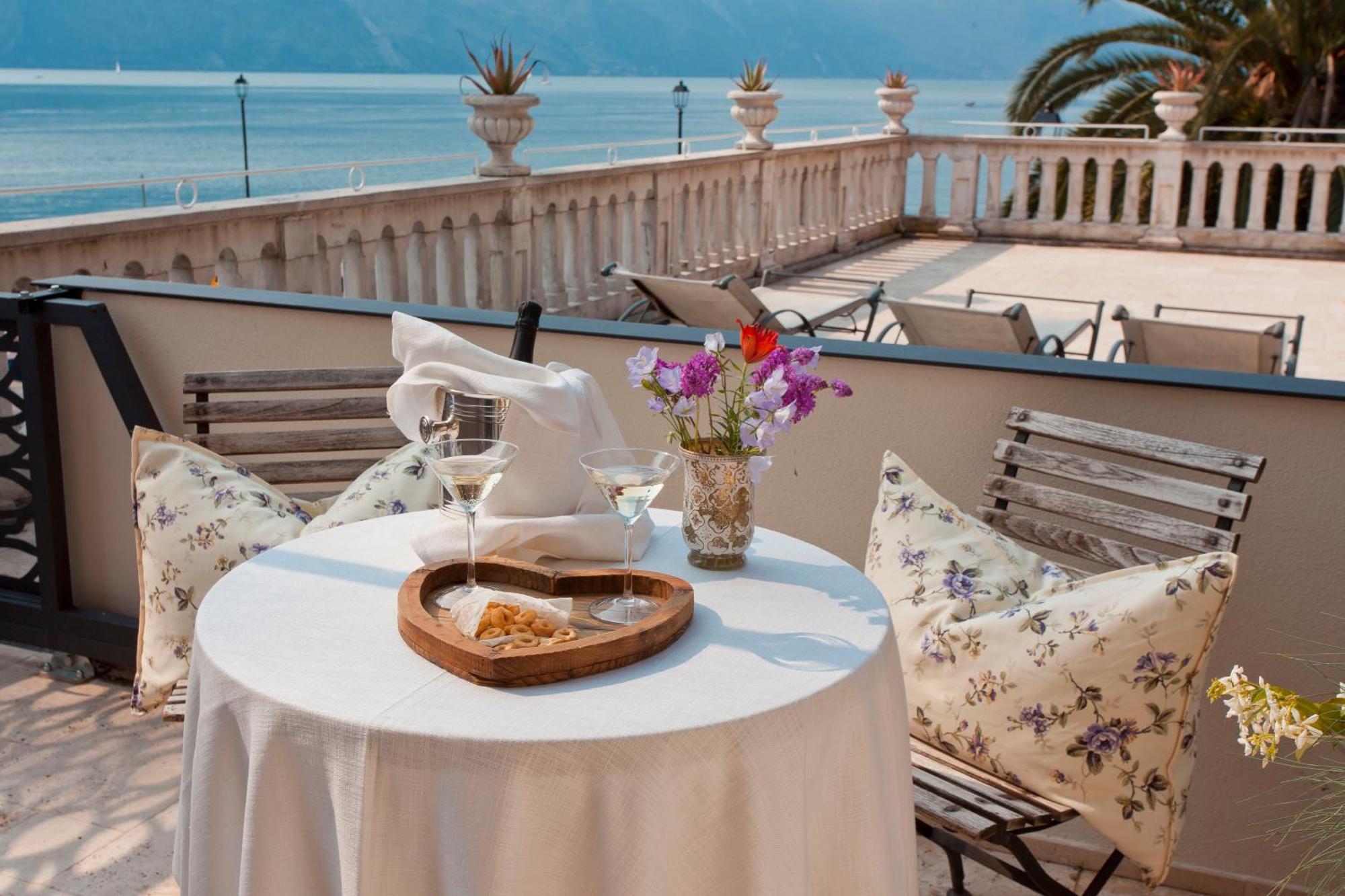 Bellavista Lakefront Hotel & Apartments Riva del Garda Bagian luar foto