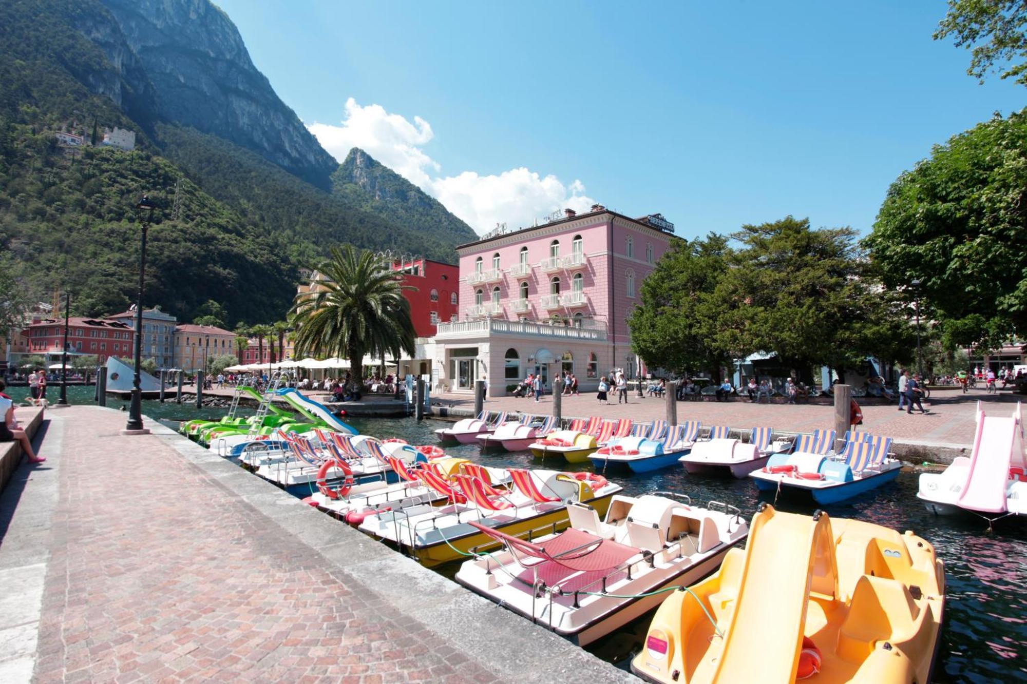 Bellavista Lakefront Hotel & Apartments Riva del Garda Bagian luar foto