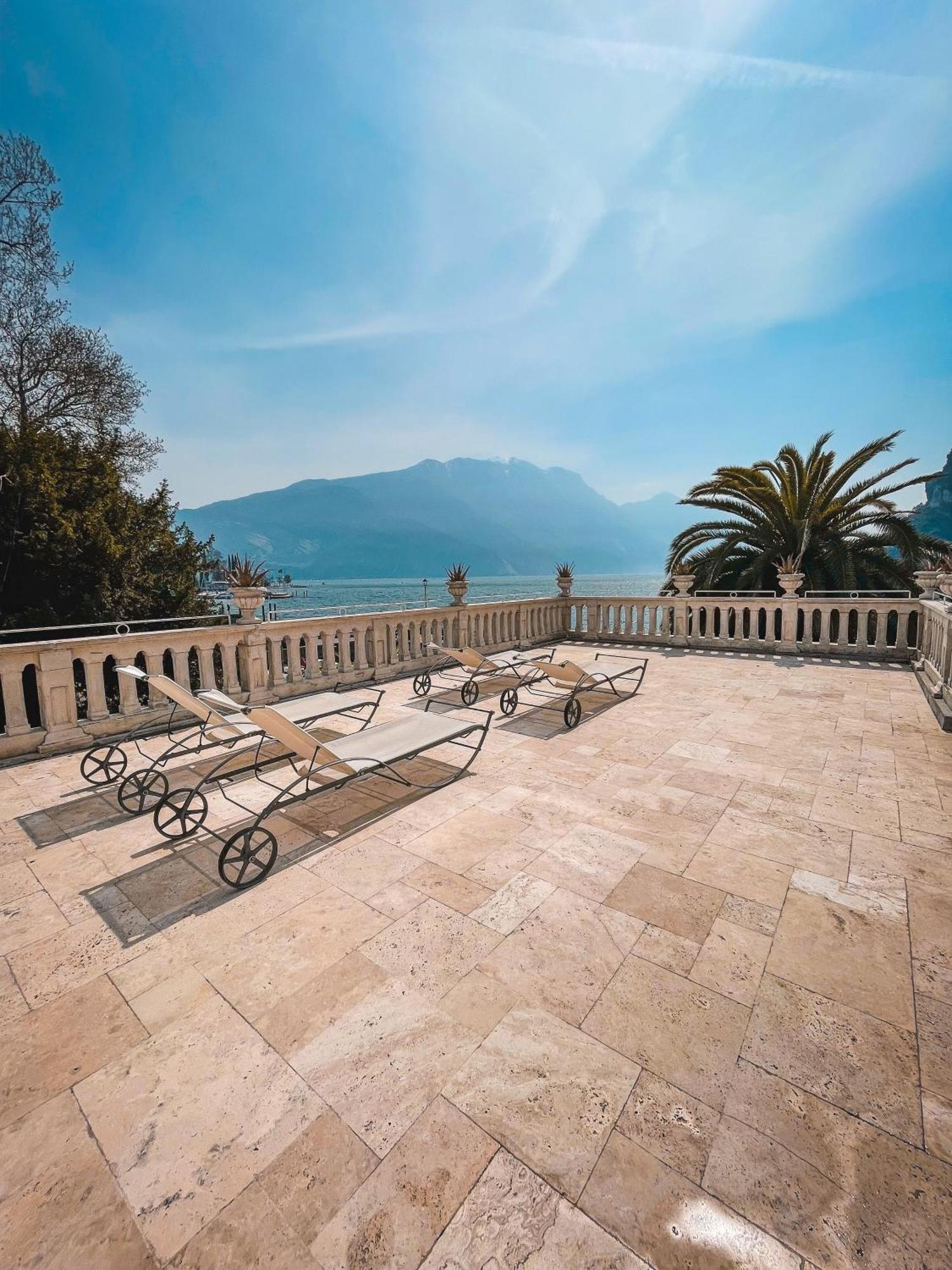 Bellavista Lakefront Hotel & Apartments Riva del Garda Bagian luar foto