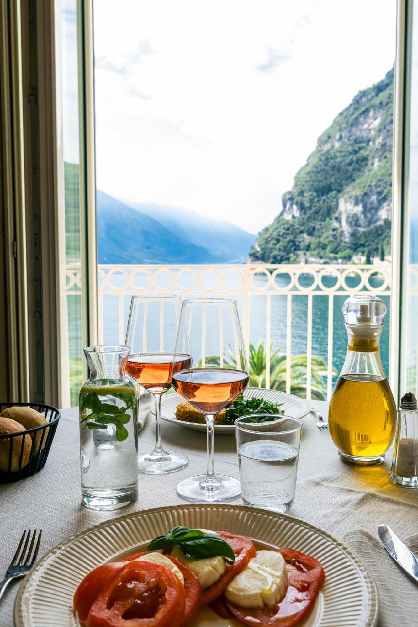 Bellavista Lakefront Hotel & Apartments Riva del Garda Bagian luar foto