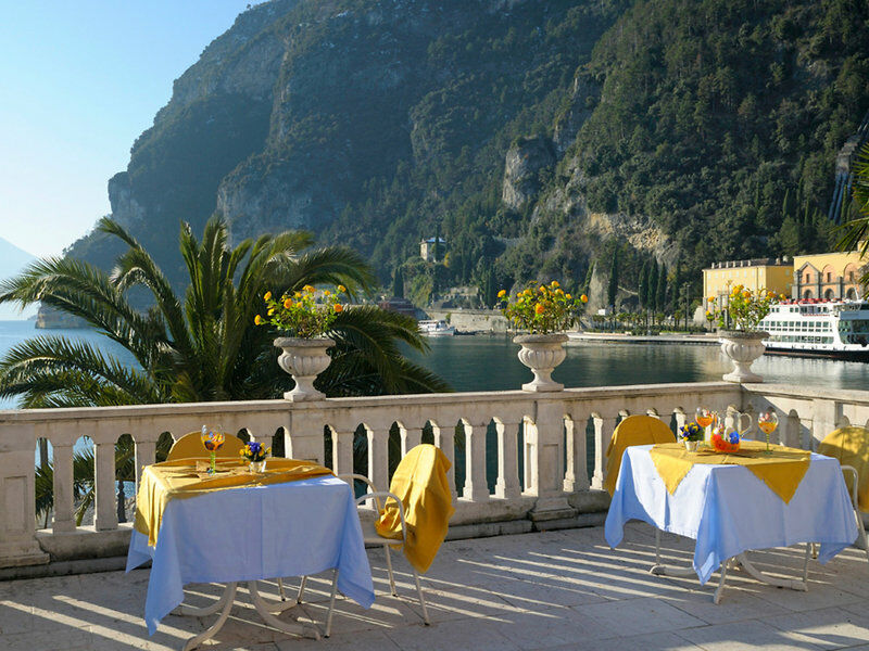 Bellavista Lakefront Hotel & Apartments Riva del Garda Bagian luar foto