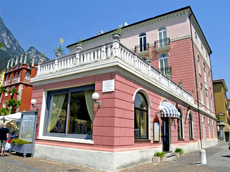 Bellavista Lakefront Hotel & Apartments Riva del Garda Bagian luar foto